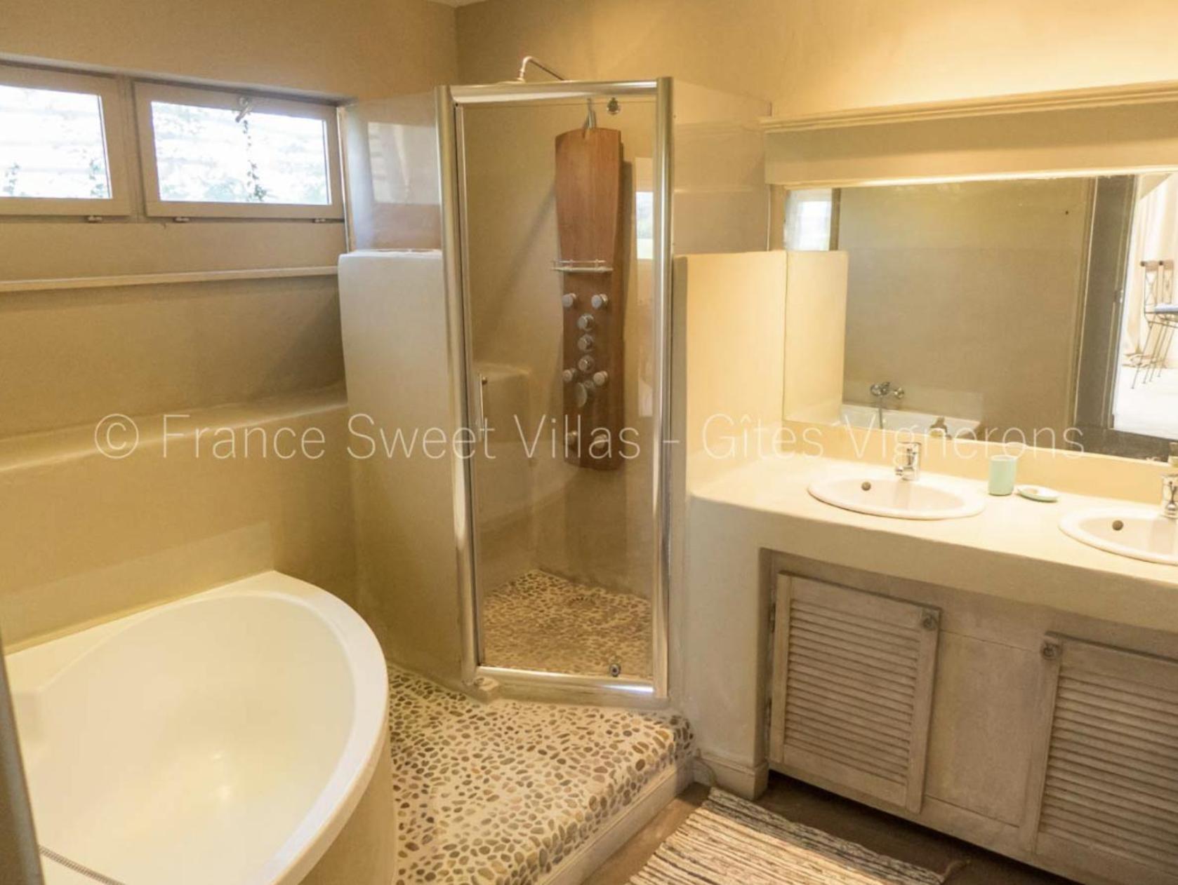 Suite Ou Chambre Privee A La Forge Des Cypres Loupia Esterno foto